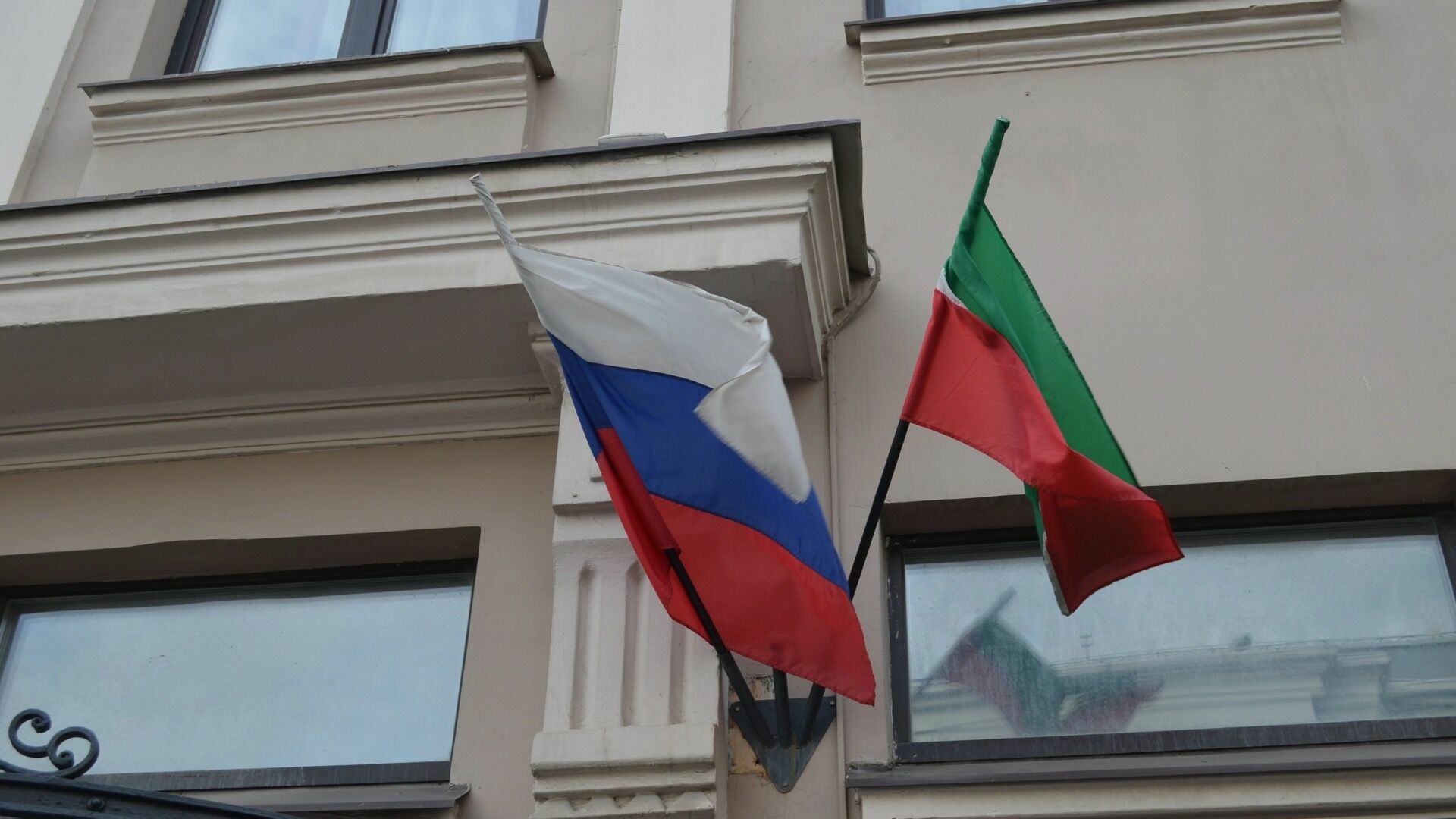 Флаги и гербы в школы Татарстана обойдутся в 30,4 млн рублей