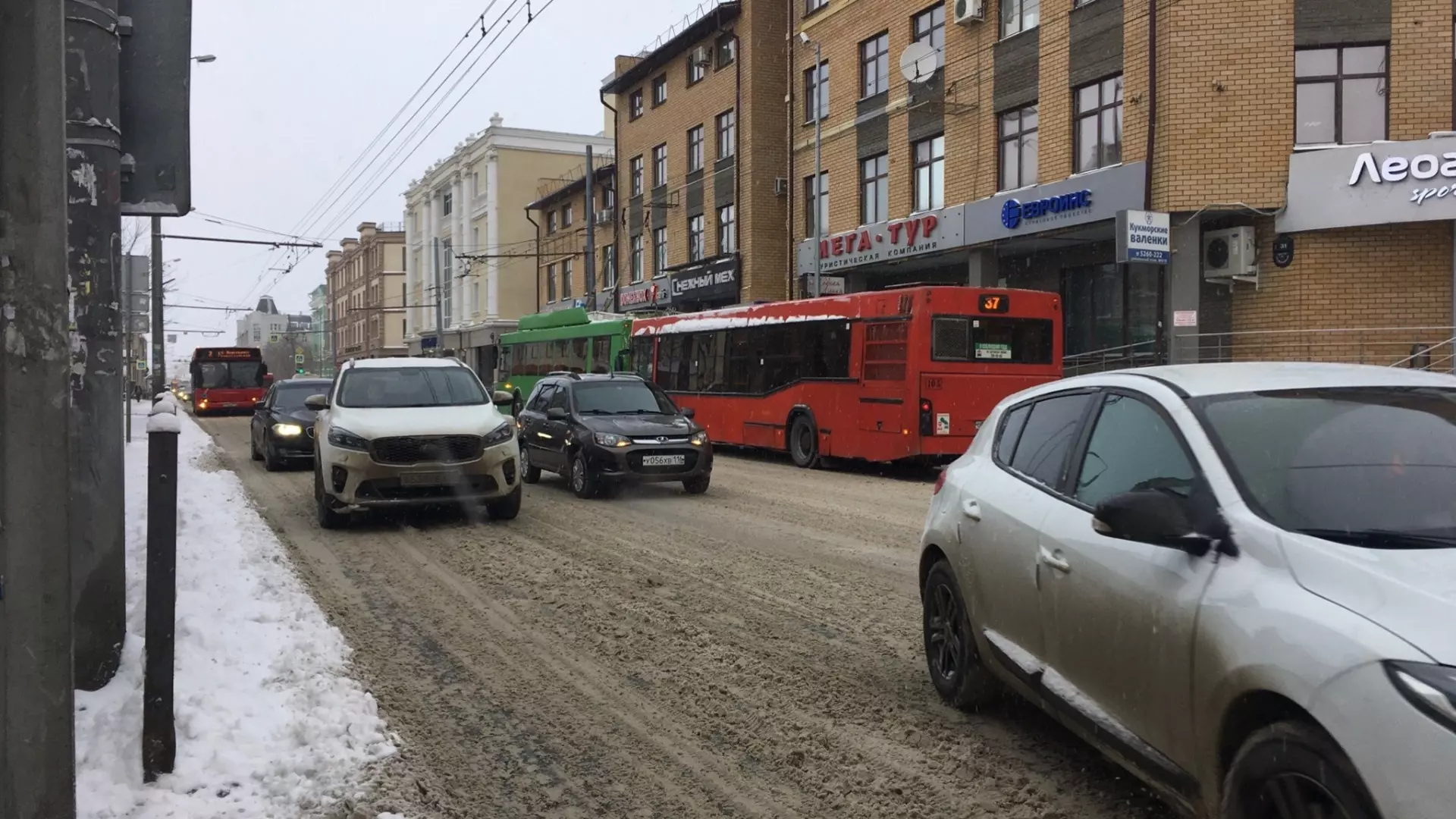 В Казани вечером 21 ноября образовались длинные пробки