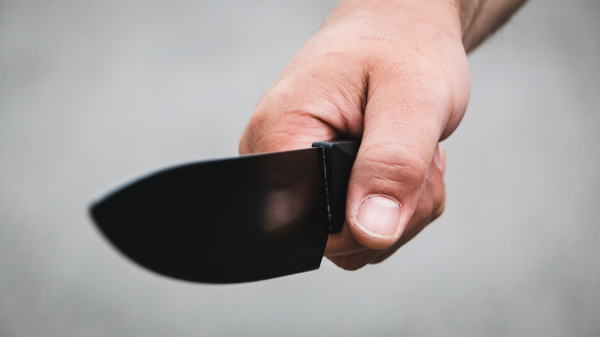 Татарстанец напал с ножом на девушку, с которой познакомился в интернете