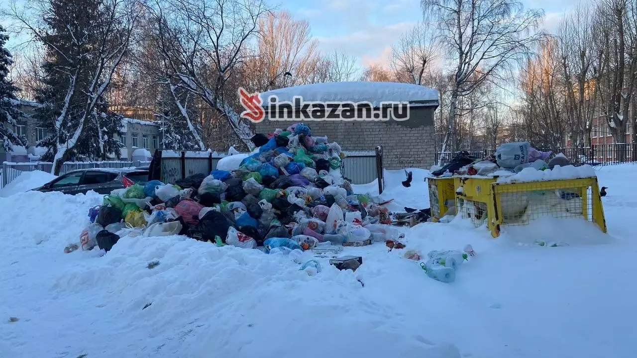 Казанцы жалуются на горы мусора во дворах