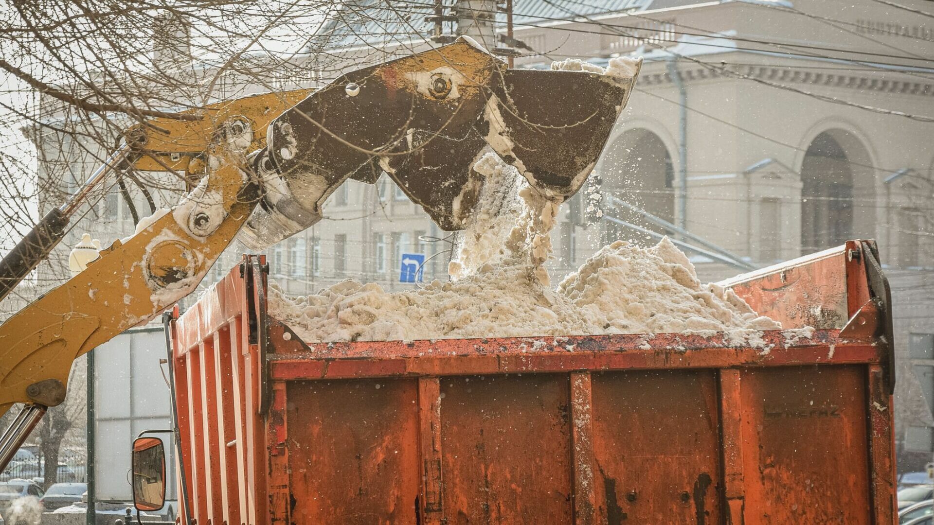 «Зима — не неожиданность»: мэр Набережных Челнов оценил уборку снега в городе