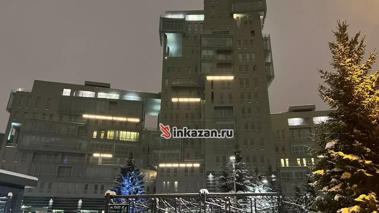 В казанском ЖК «Кристалл» в честь Нового года включили подсветку