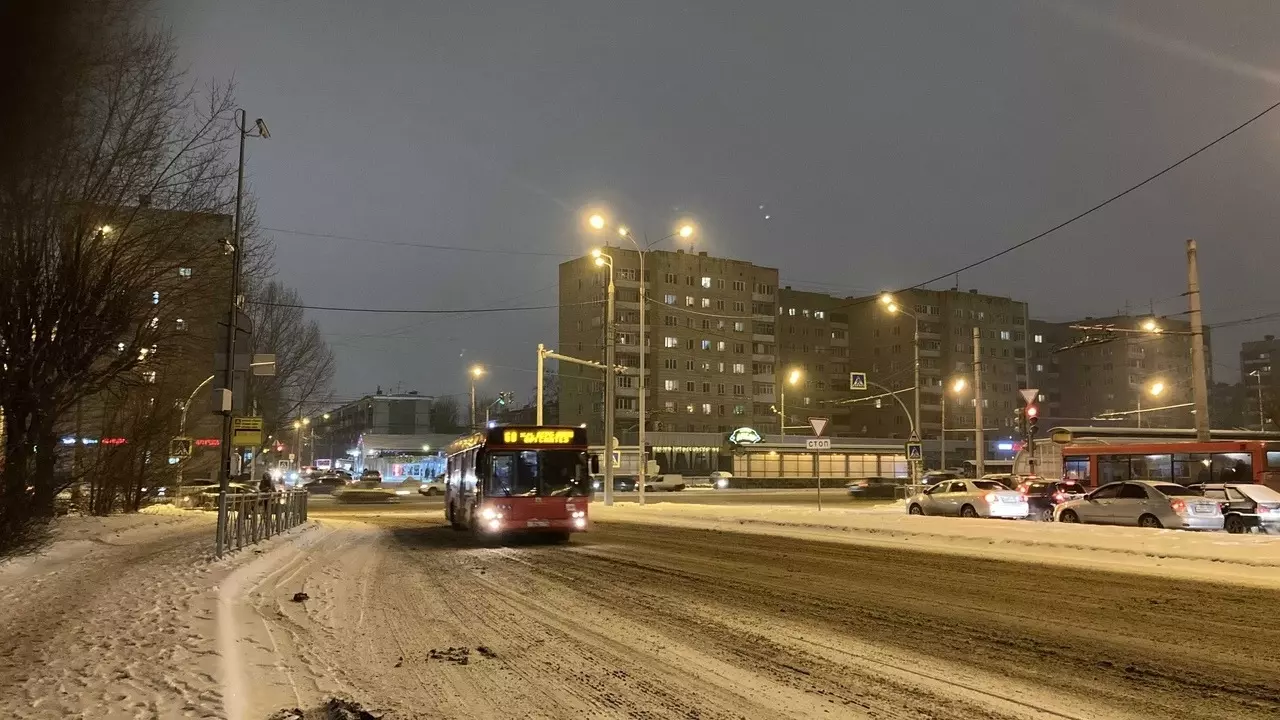 В Казани из-за непогоды автобус влетел в троллейбус