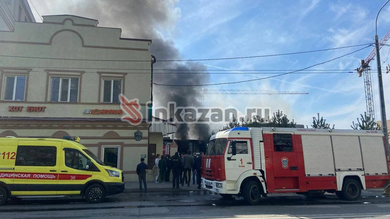 В центре Казани загорелась автомойка