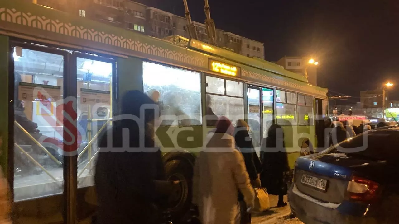 В Казани встали троллейбусы из-за припаркованных машин и отсутствия автономного хода