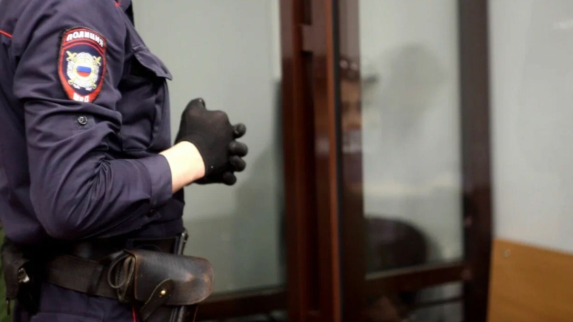 Полицейского-взяточника из Челнов отправили под домашний арест