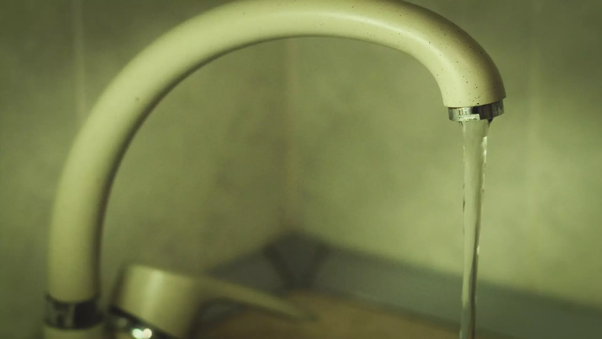 Из-за аварии на водопроводе тысячи казанцев остались без воды