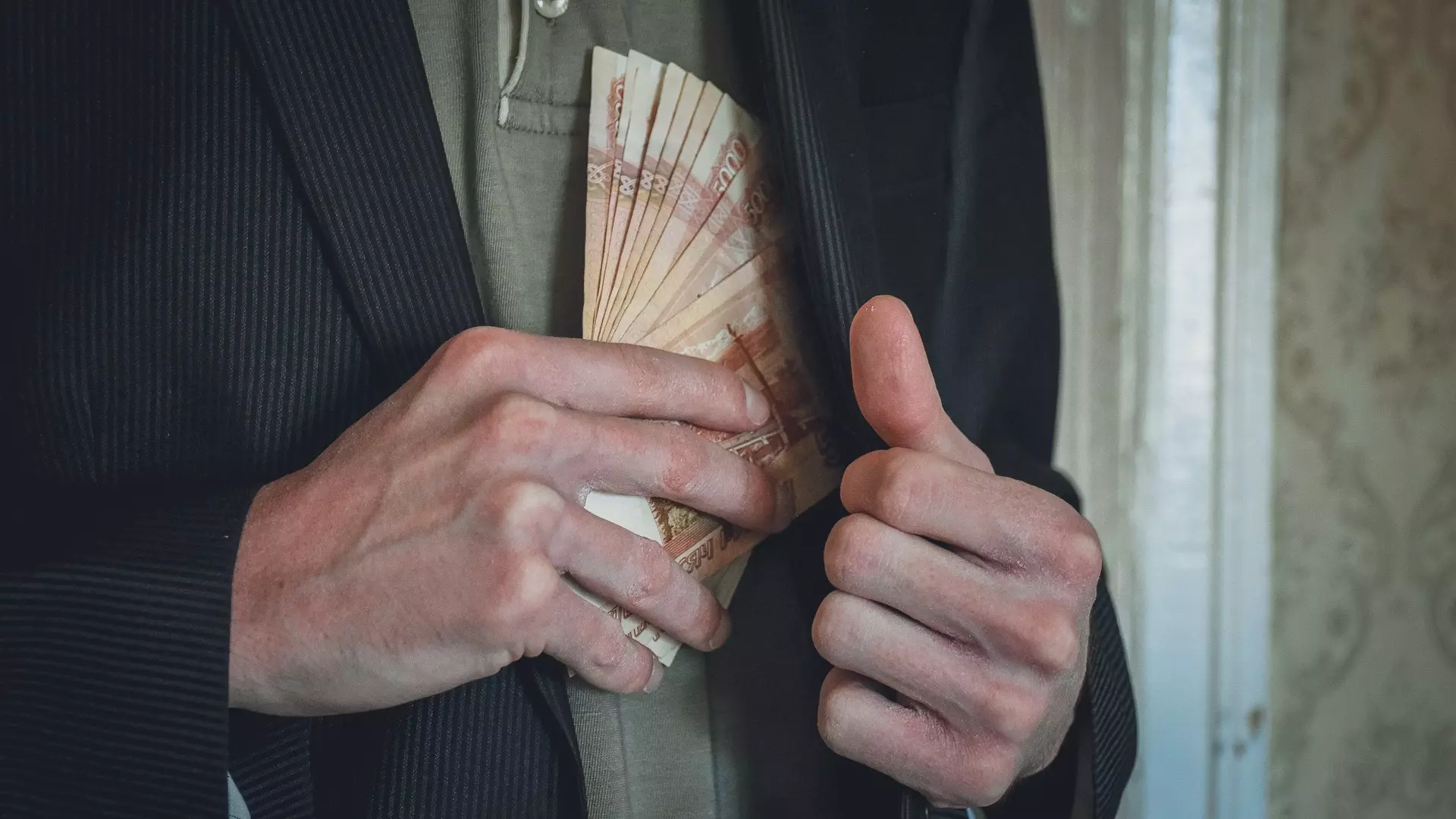 Татарстанец дал взятку, чтобы аннулировать нарушения на 700 тысяч рублей