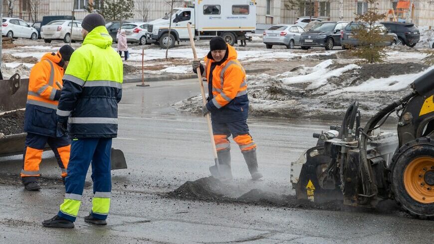Метшину показали исчезающие ямы на дорогах Казани