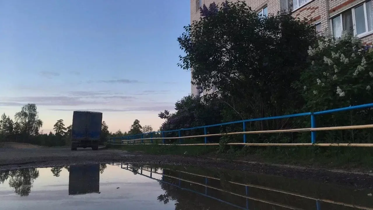 Мэрия Казани не знает, почему затопило дорогу к школе