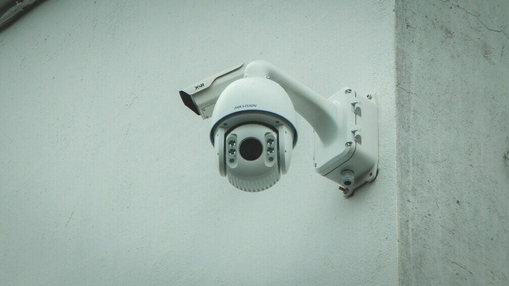 Нижнекамцы предложили установить камеры на остановки для слежки за нарушителями