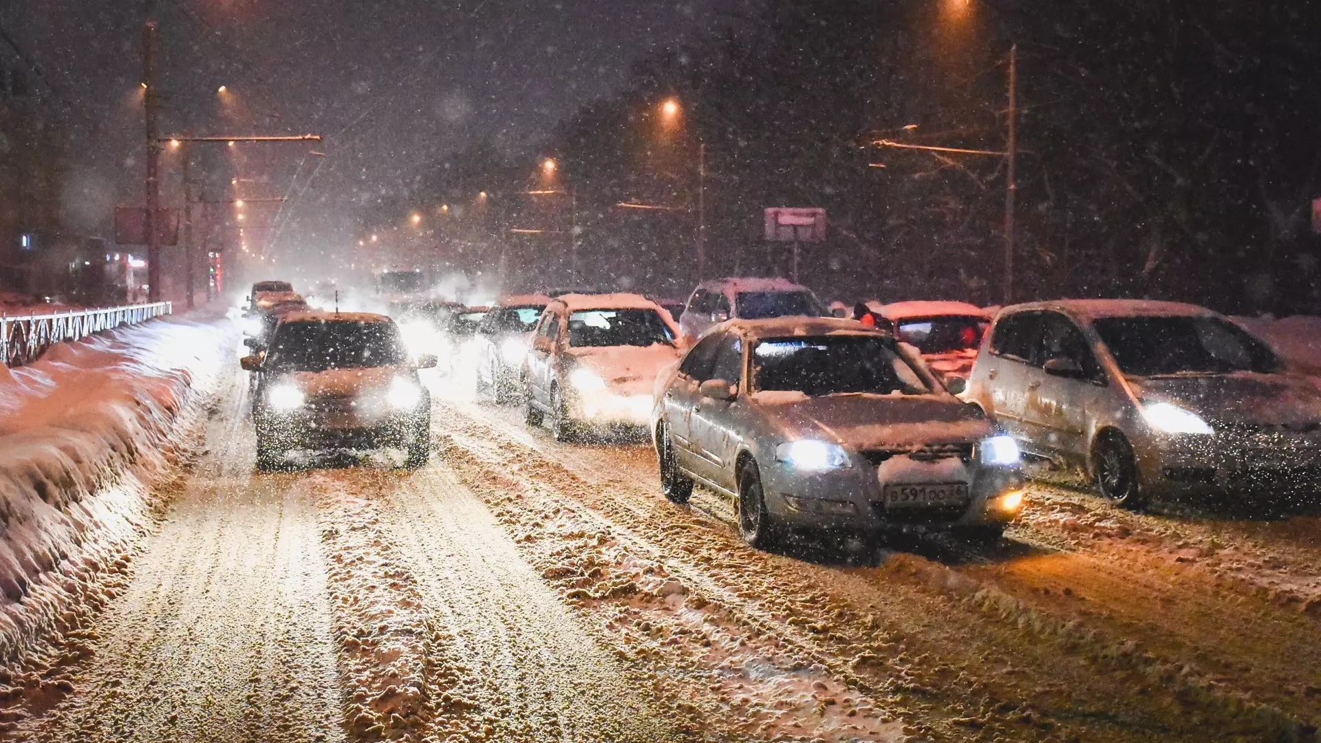 Уборка дорог от снега в Казани