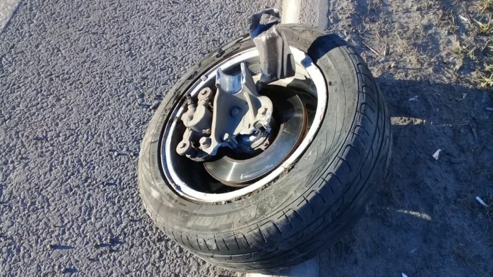 Татарстанец порезал колеса соседу за неправильную парковку