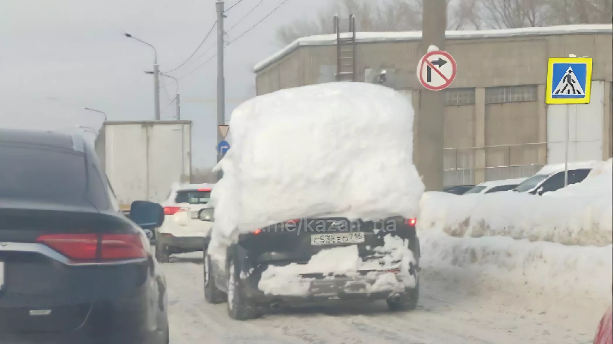 Казанцы устали от снегопадов и перестали чистить машины