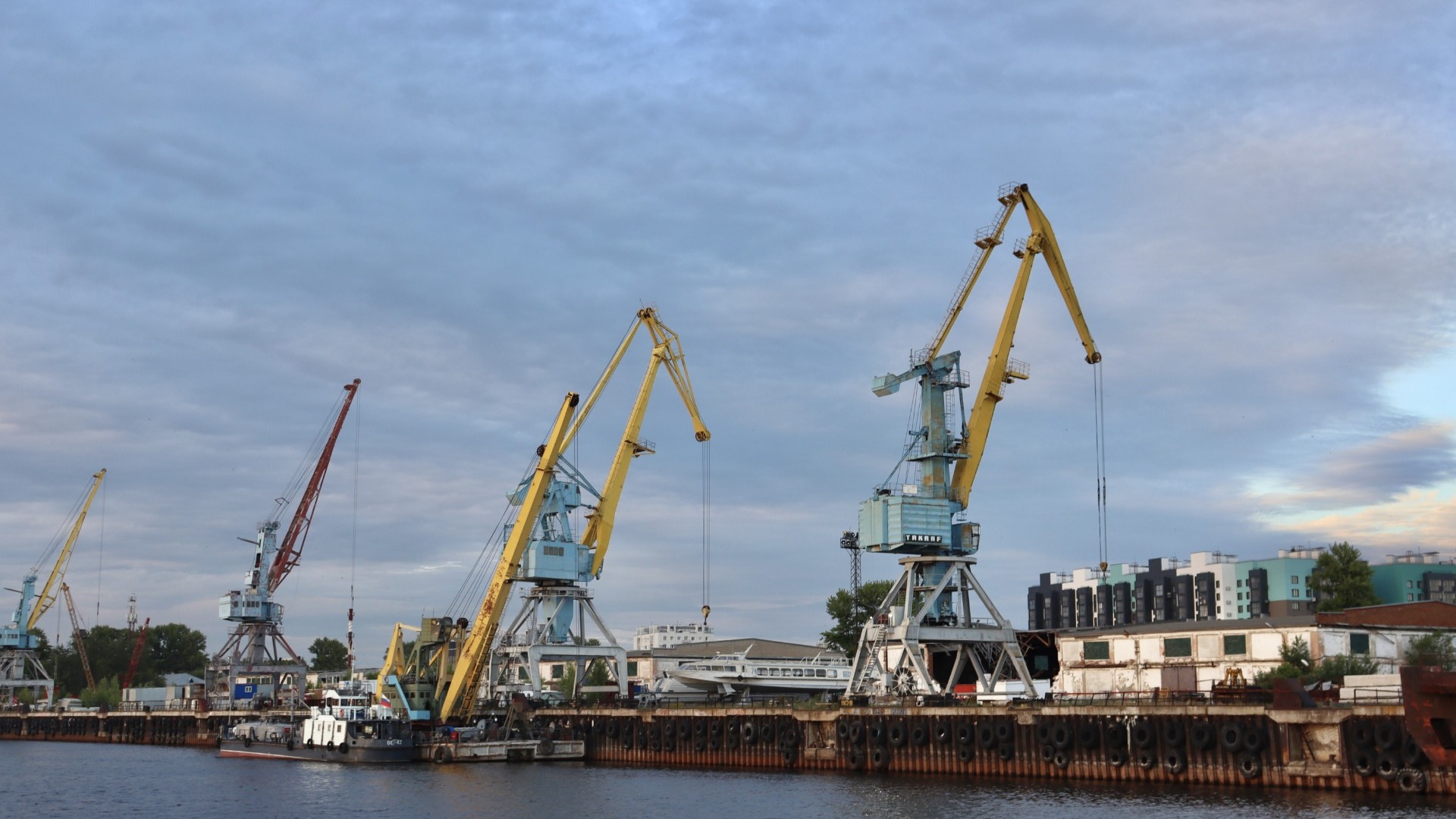 Как выглядит казанский грузовой порт: фото