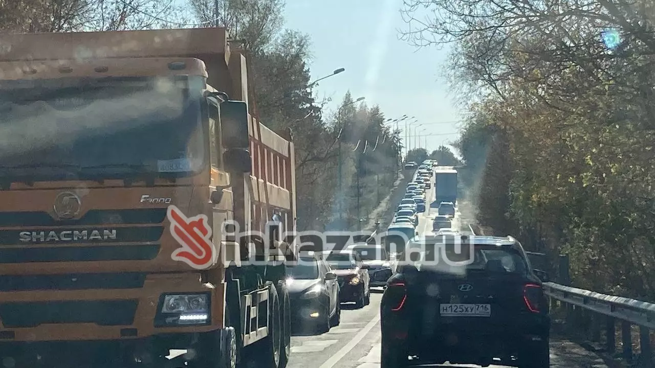 На окраине Казани образовалась 2-км пробка