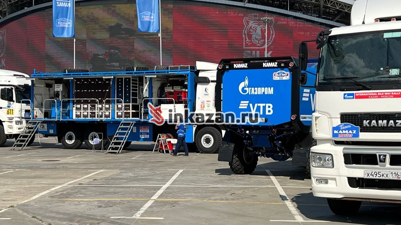 В Казани заметили стоянку грузовиков-участников «Шелкового пути» — фото