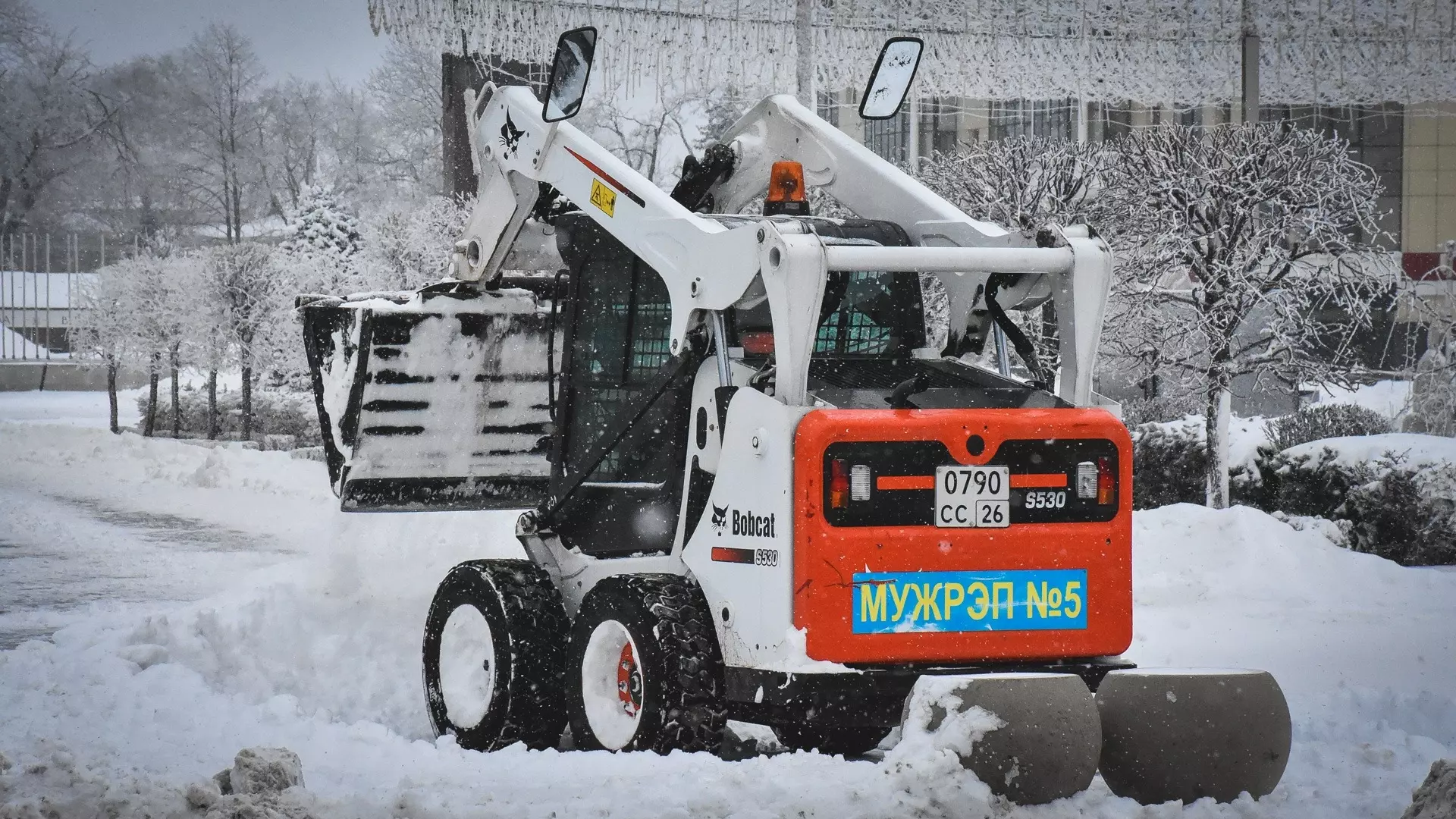 Снег с дорог Казани будут убирать неделю