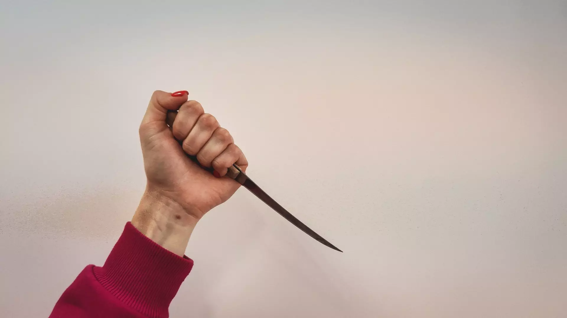 В Казани мама ударила ножом в шею несовершеннолетнюю дочь
