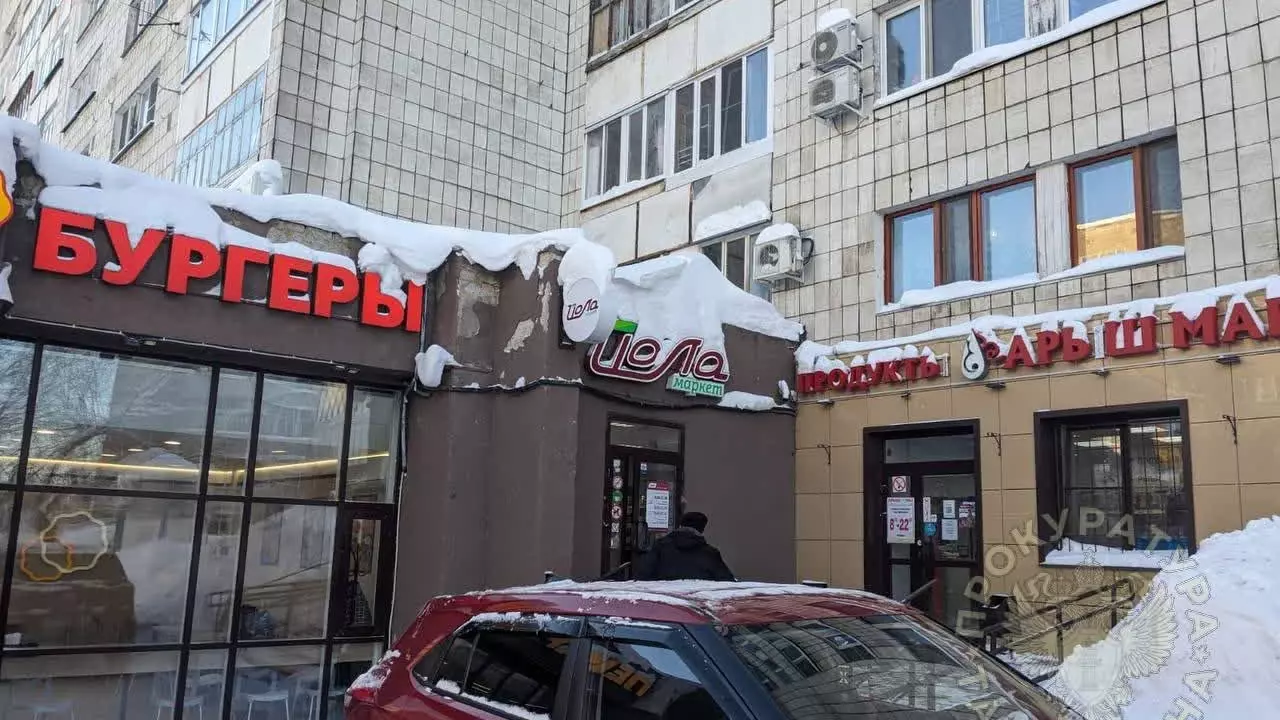 Соседи рассказали о семье, отец которой выбросил дочь в окно в Казани