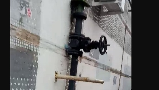 В Казани специалисты МЧС не увидели газовую трубу на доме