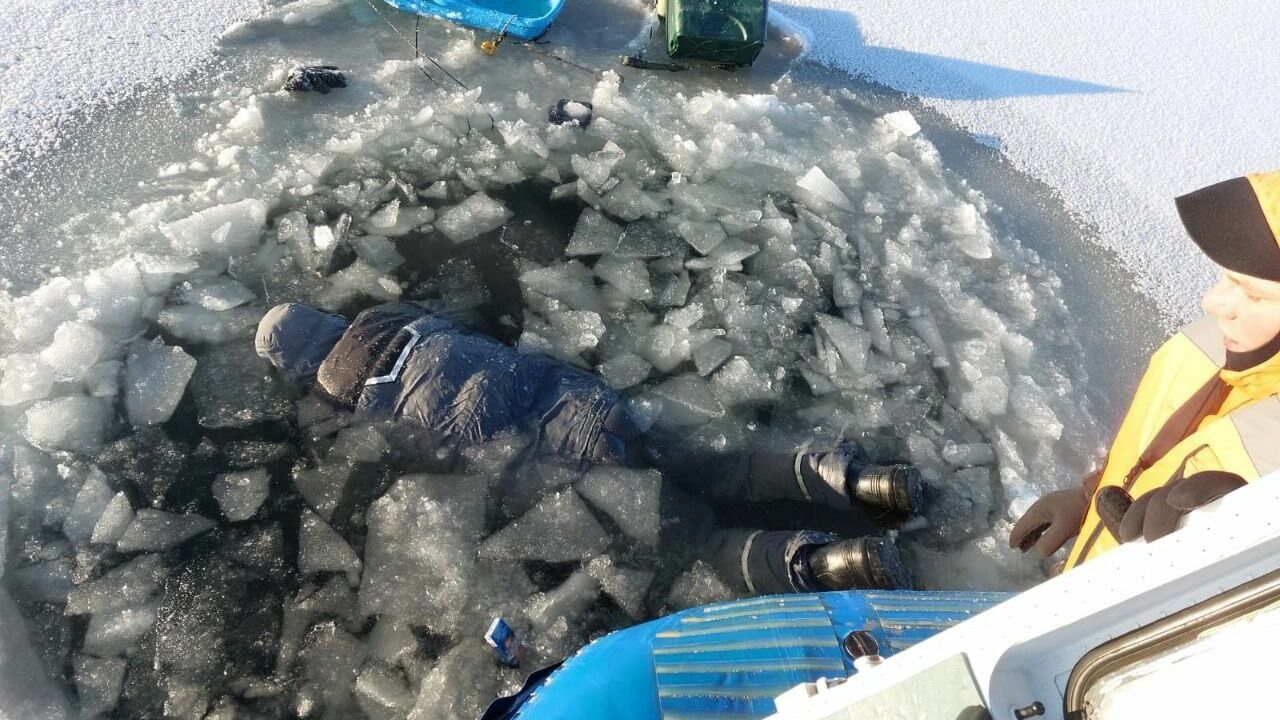 В Татарстане мужчина провалился под лед и умер от переохлаждения