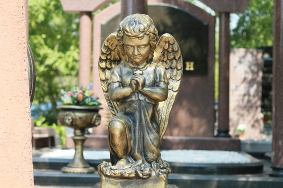 В Казани кладбища будут охранять от посетителей