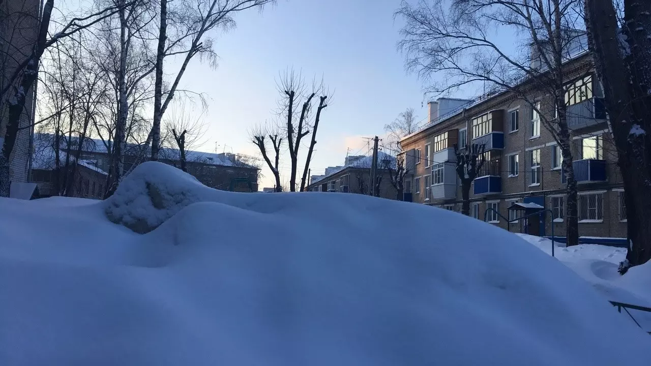 В МЧС опровергли новость о том, что двух девочек в Казани завалило снегом