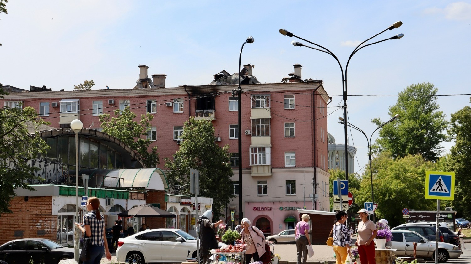 «Я не знаю, кто должен этим заниматься»: жителям дома на Чехова не покрыли ущерб