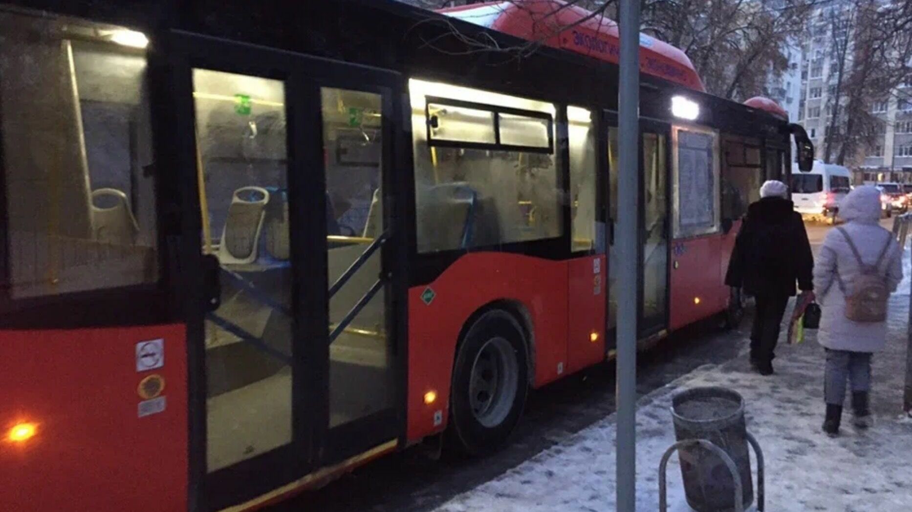 В казанском автобусе пассажирке обожгло ноги антифризом