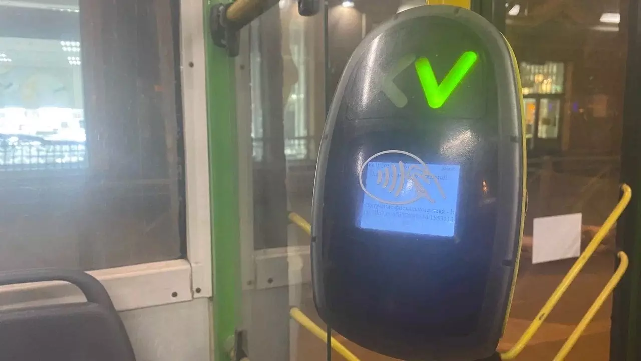 Активист заметил проблемы с бескондукторной оплатой проезда в трамваях Казани