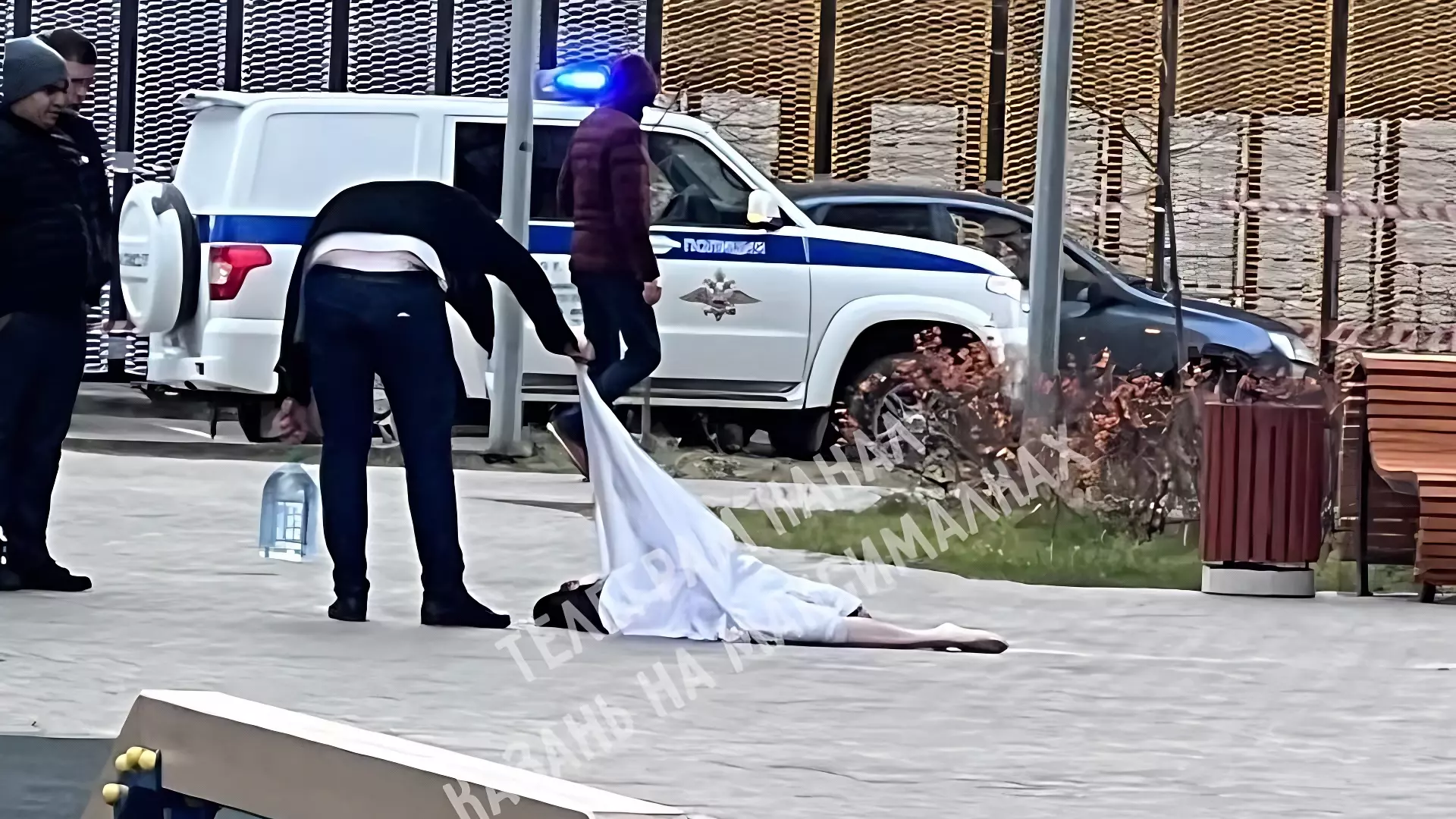 В Казани нашли тело женщины, выпавшей из окна многоэтажки