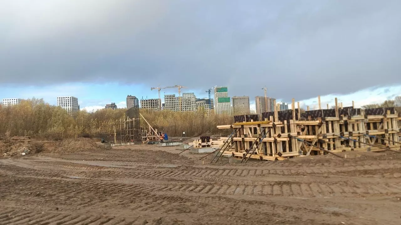 В Казани госорганы не реагируют на неизвестное строительство на реке