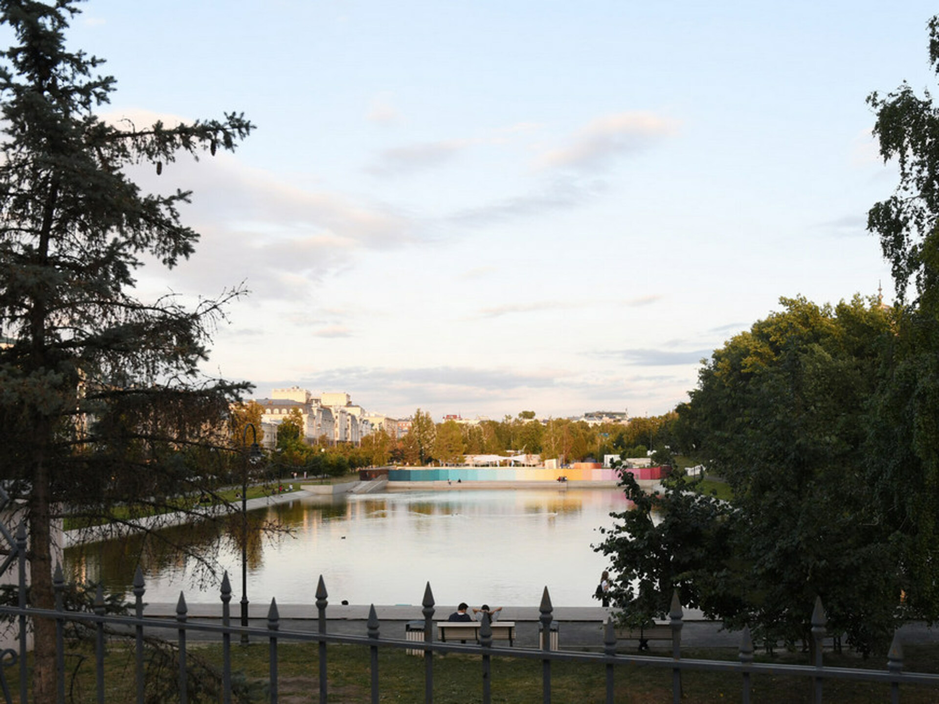 Парк у черного озера казань