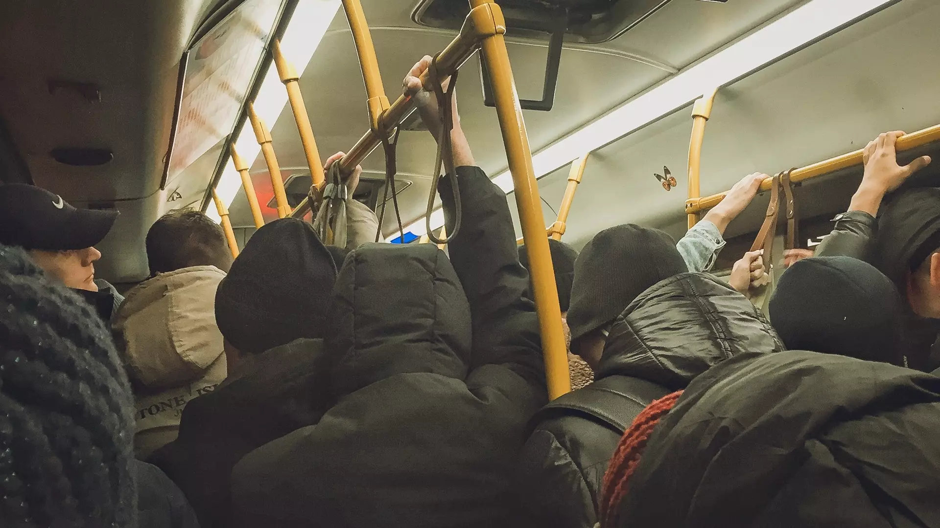 Казанцы проводят в общественном транспорте 18,3 минуты — опрос