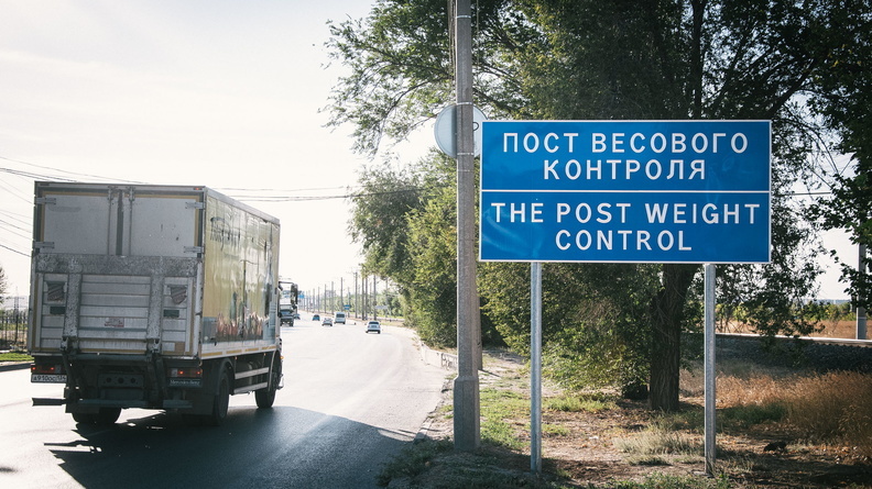 Лежит на фуре тяжкий груз: кто рулит автомобильными перевозками в России