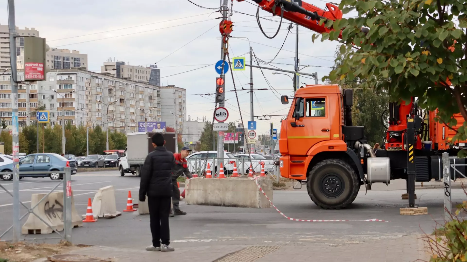 Перекресток Зорге и Фучика в Казани встал в пробке из-за строительства метро: фото