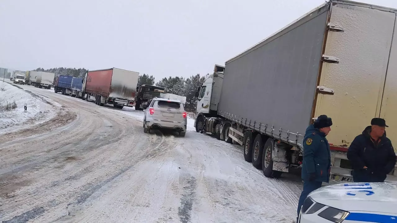 На въездах из Татарстана в Ульяновскую область образовались 20-км пробки