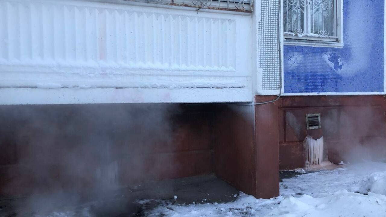 «Дом рухнет, мы сгорим или еще что-то»: девятиэтажка в Нижнекамске варится в кипятке
