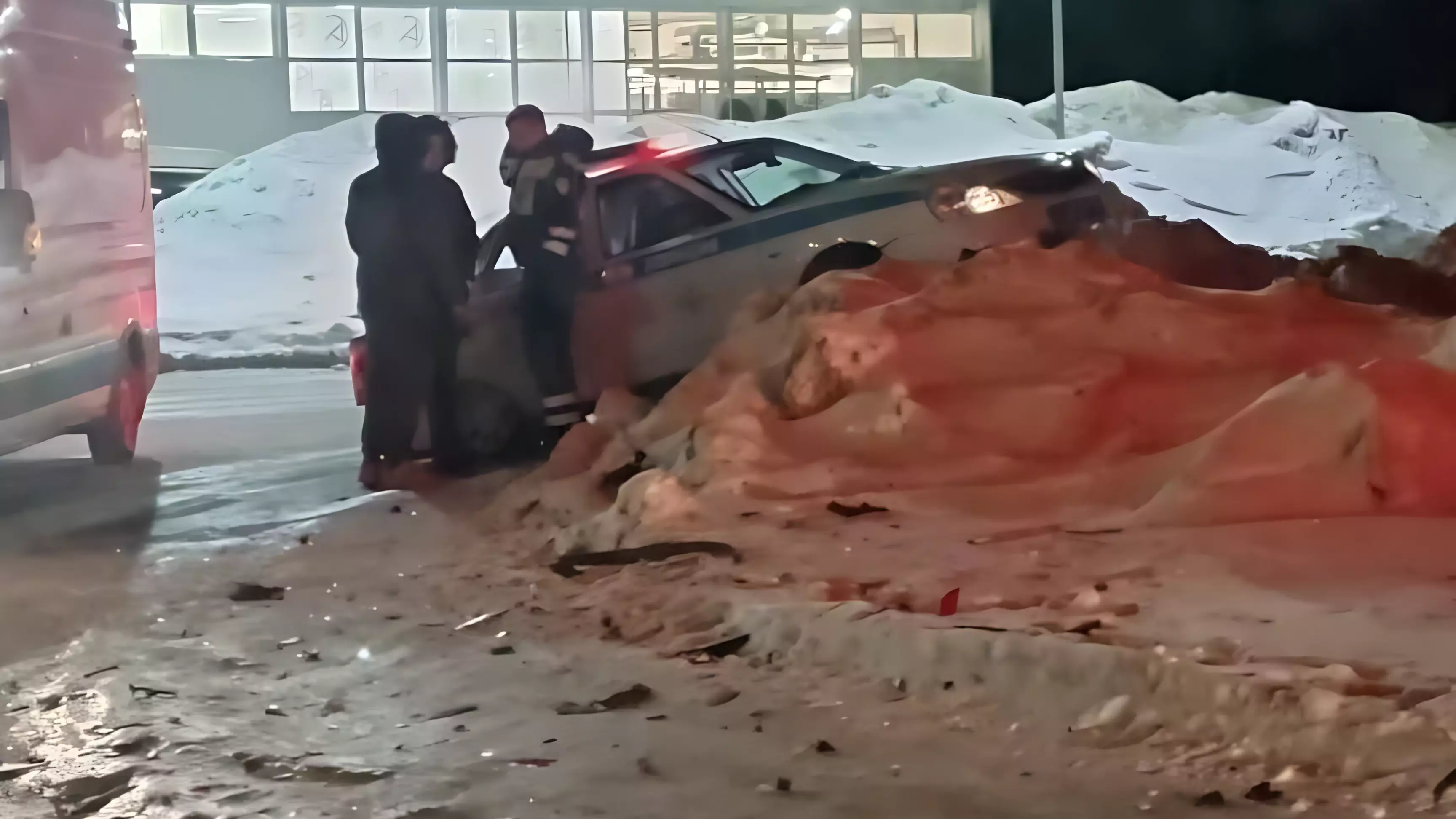 «Зато быстро оформят»: в Чистополе автомобилист врезался в машину ГАИ — видео