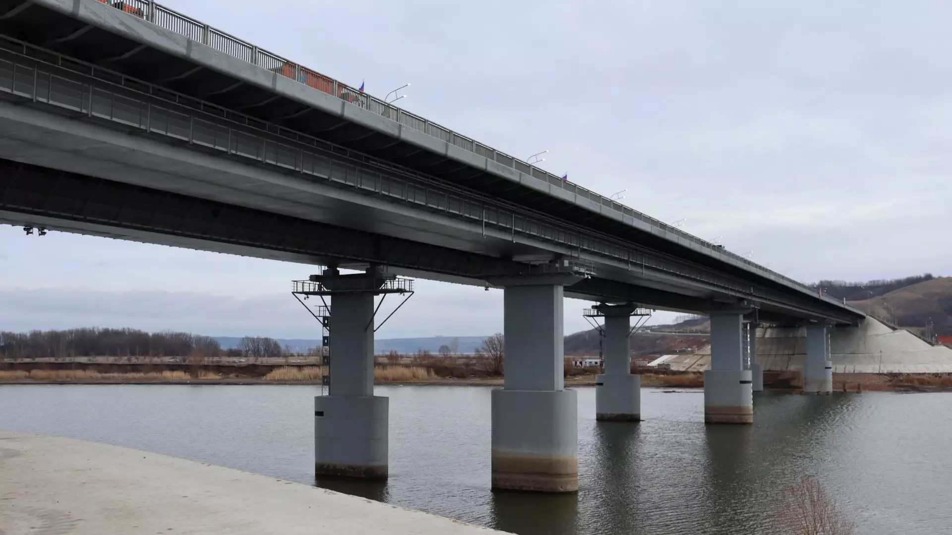 В Татарстане открыли движение по новому мосту через Свиягу