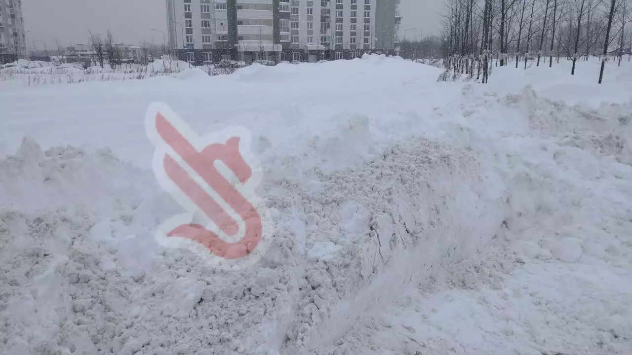 В Казани техника складирует снег на придомовых территориях