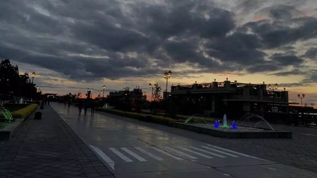 В Казани могут потребовать снести домики на Кремлевской набережной