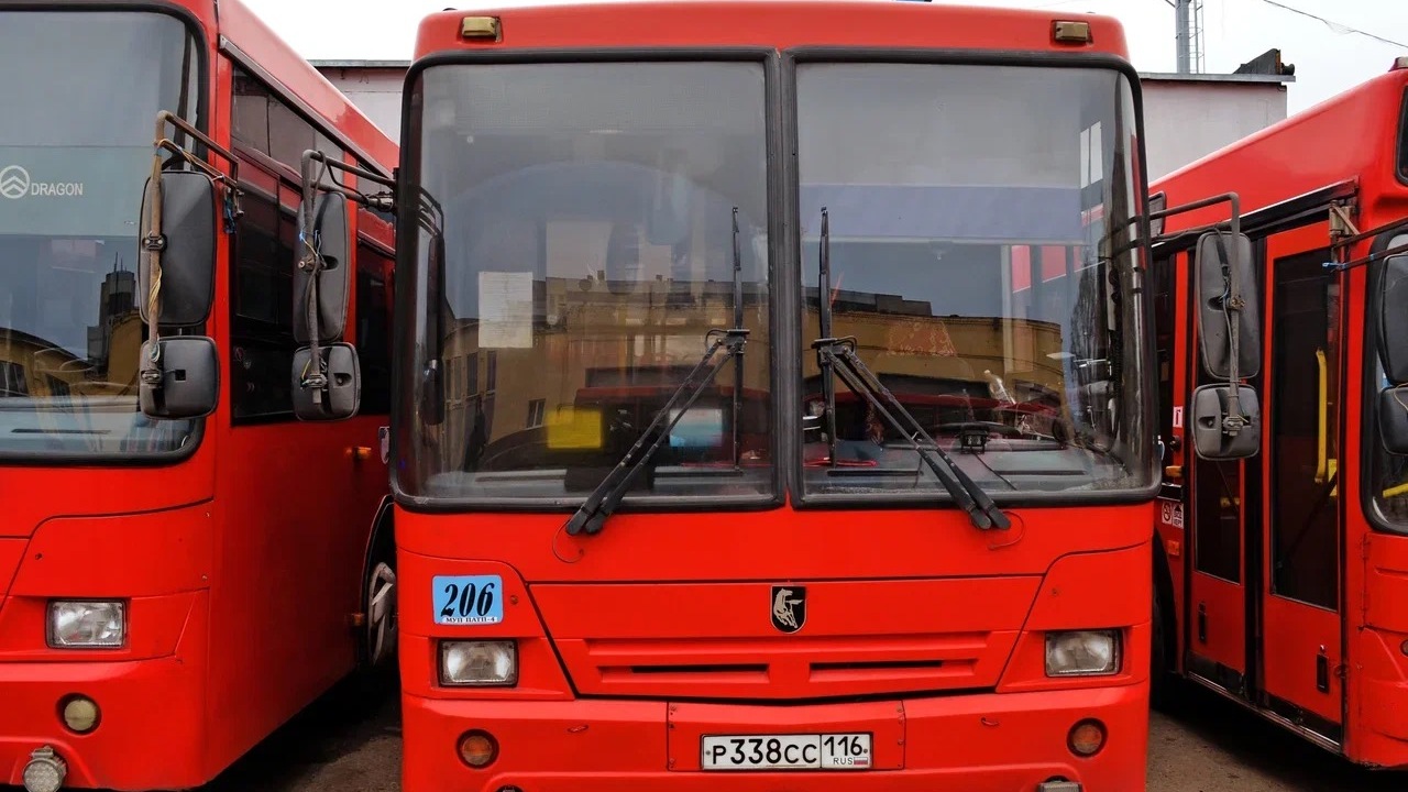 Кондуктор и пассажир казанского автобуса поссорились из-за оплаты проезда
