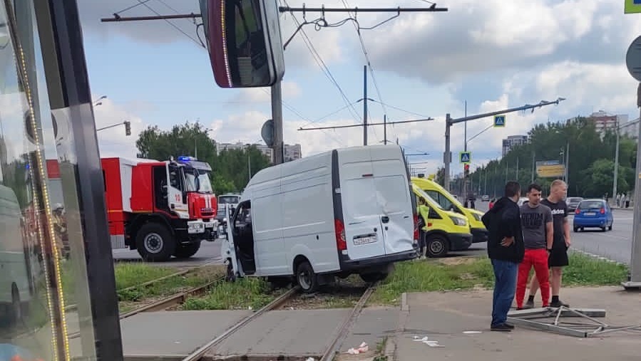 ДТП парализовало движение трамваев в Казани