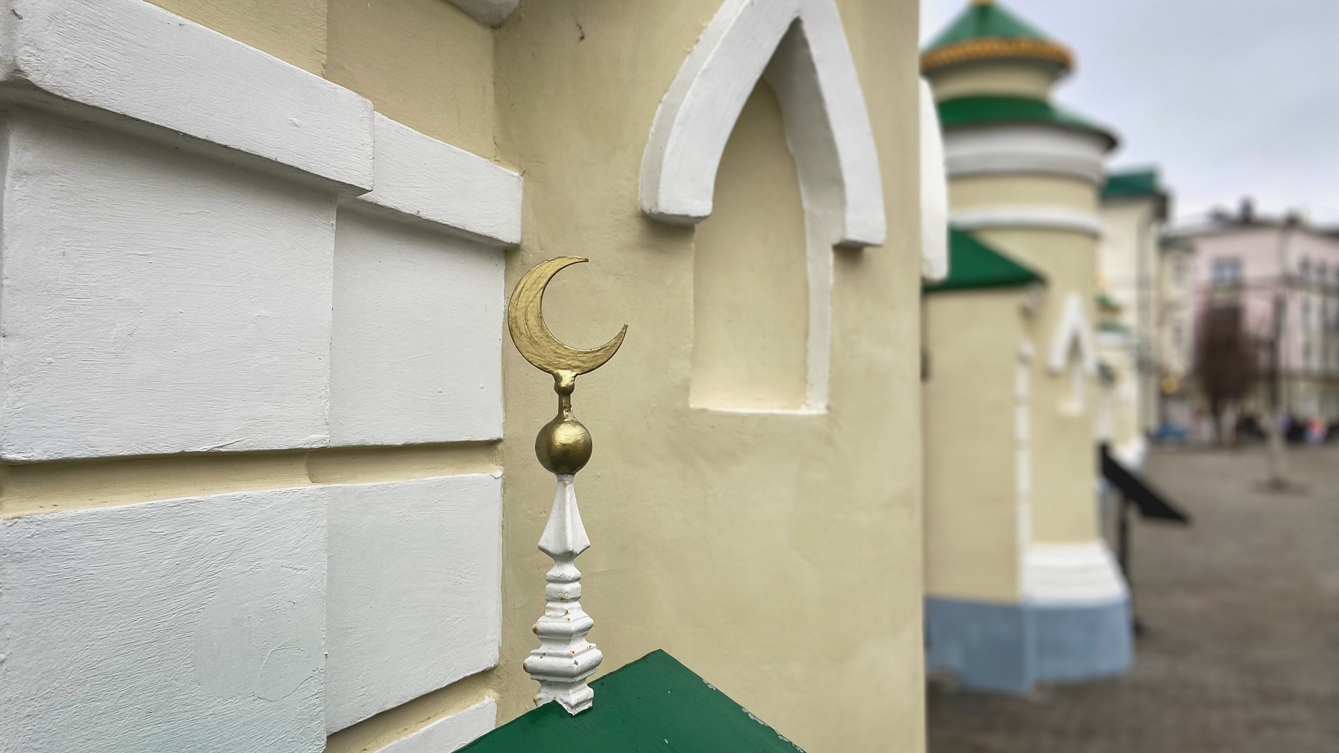 «Это отвратительно»: исламовед о сносе молельных комнат на М-7 в Татарстане