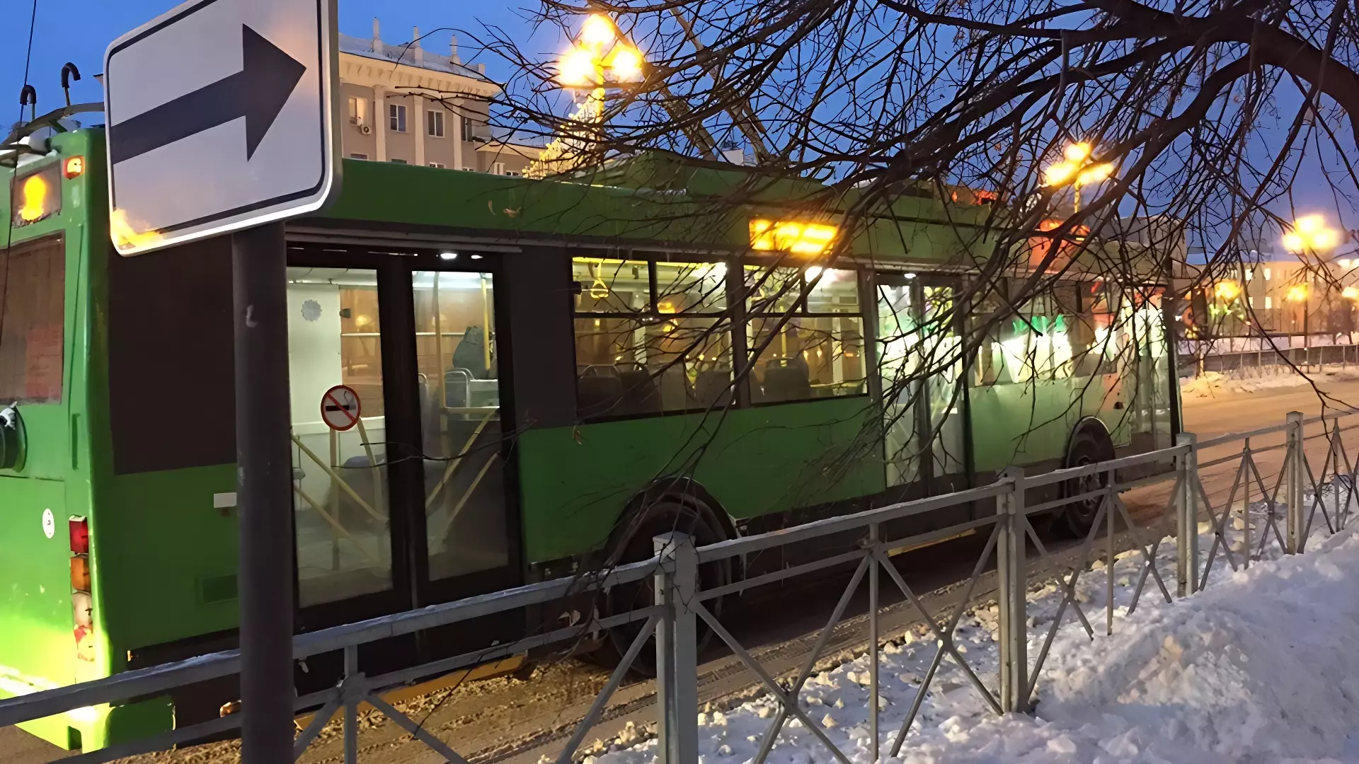 В центре Казани столкнулись два троллейбуса с людьми