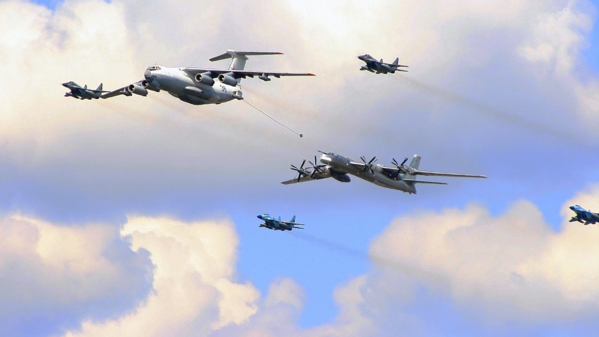 В небе над Татарстаном заметили военные самолеты