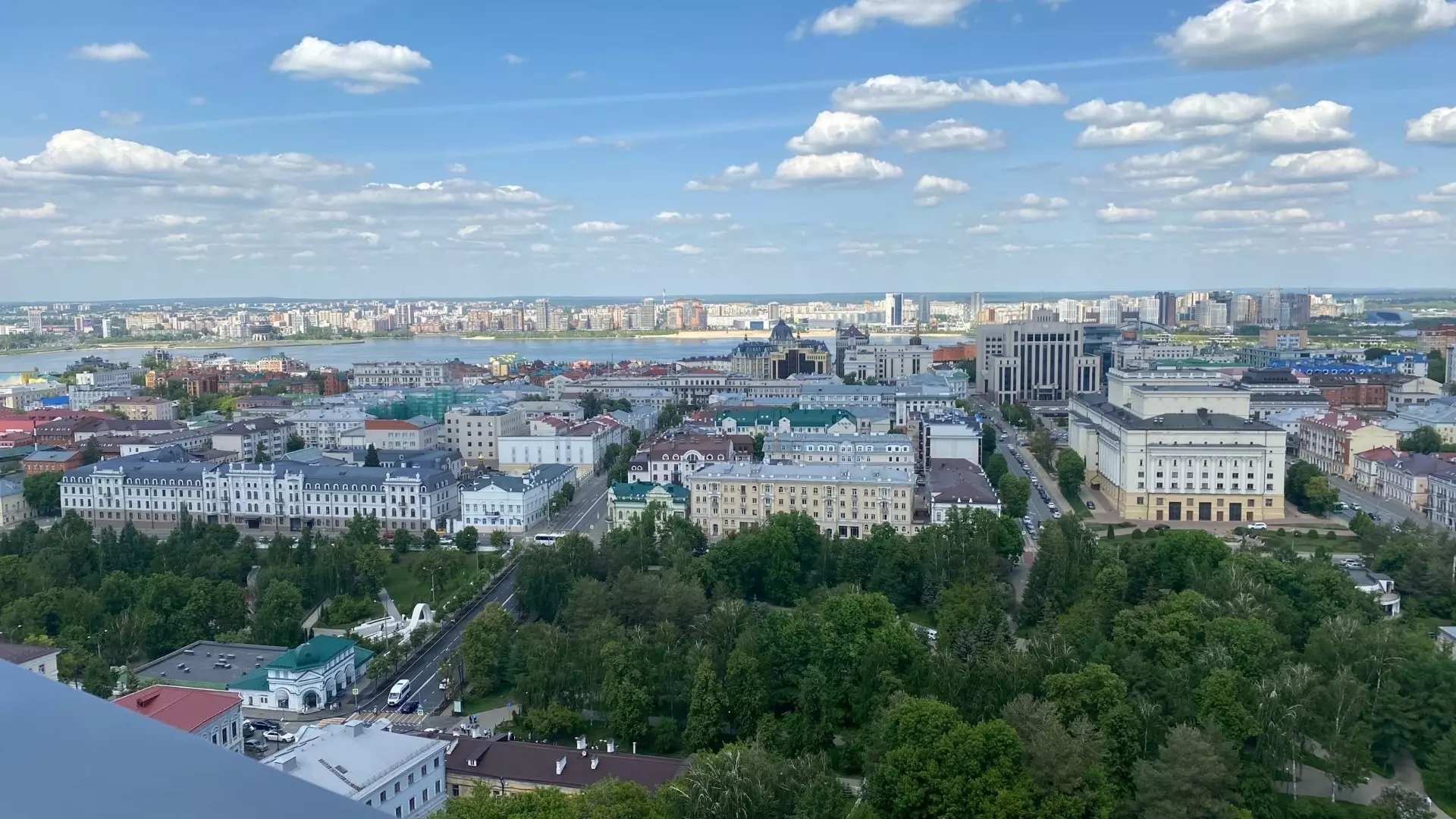 Казанский проспект стал самой дорогой торговой улицей России