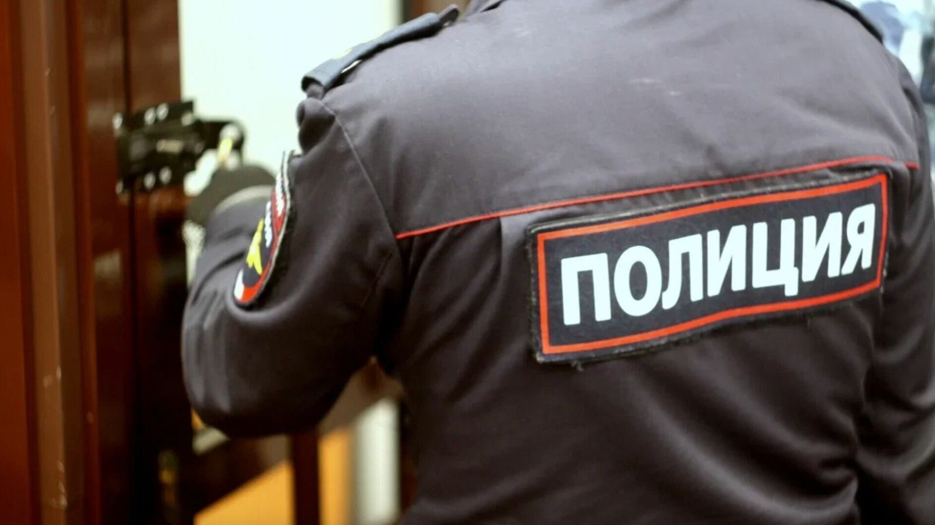Казанский полицейский купил дом и 5 машин на неизвестные деньги